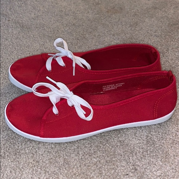 Casual every day shoes -BRAND NEW NEVER WORN - Picture 2 of 3